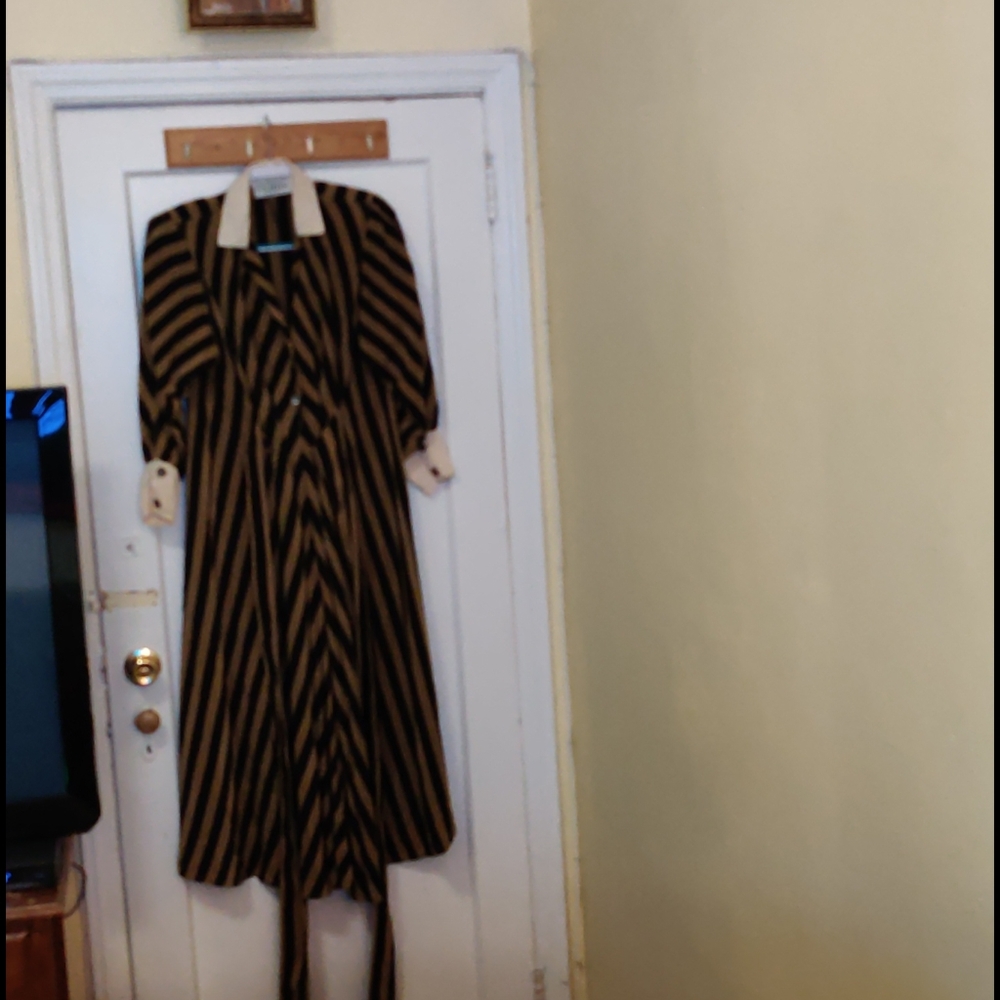 Dress - Picture 3 of 4